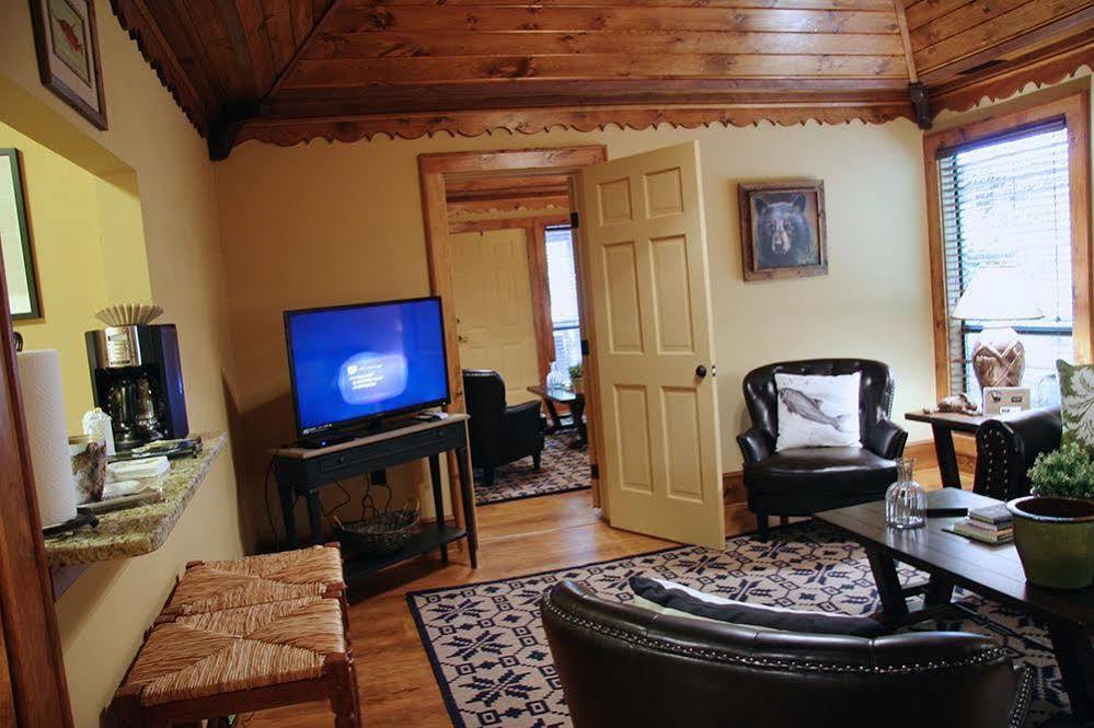 Black Bear Lodge Of Sapphire Exterior photo
