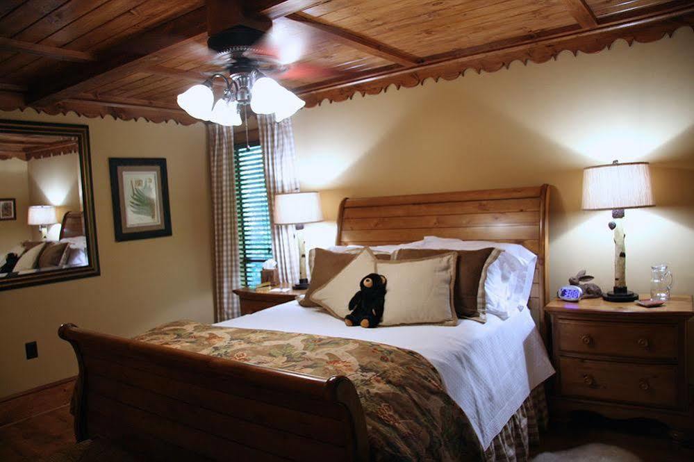 Black Bear Lodge Of Sapphire Exterior photo